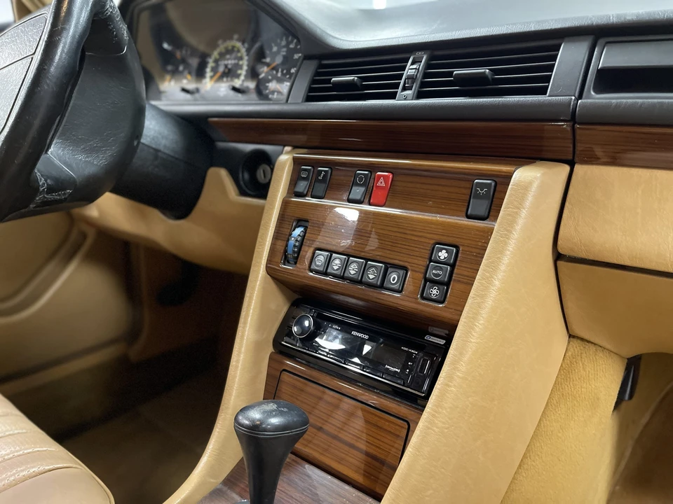 1992 Mercedes-Benz W124 E-Class - Image 25 of 31