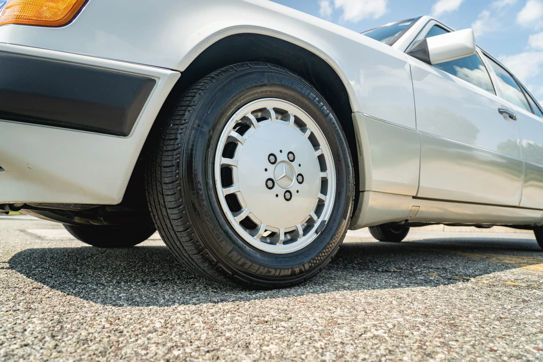 1992 Mercedes-Benz W124 E-Class - Image 30 of 31