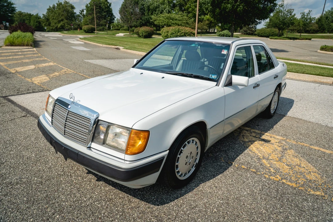 1992 Mercedes-Benz W124 E-Class - Image 2 of 31