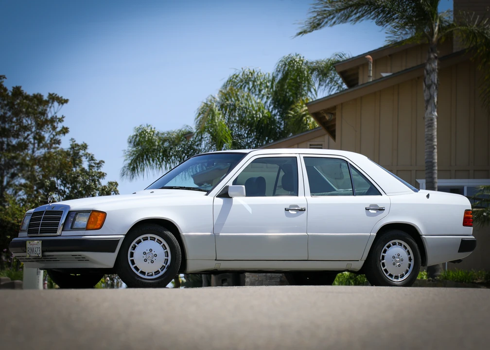 1992 Mercedes-Benz W124 E-Class - Image 2 of 31