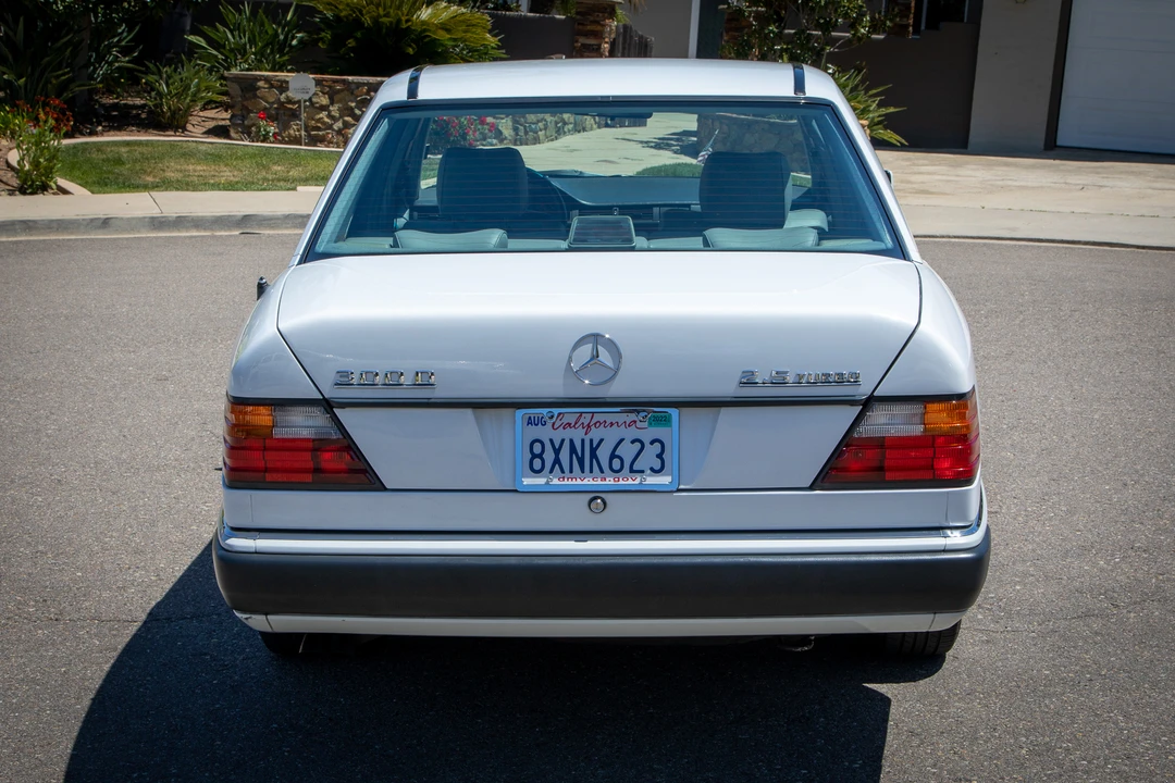 1992 Mercedes-Benz W124 E-Class - Image 11 of 31