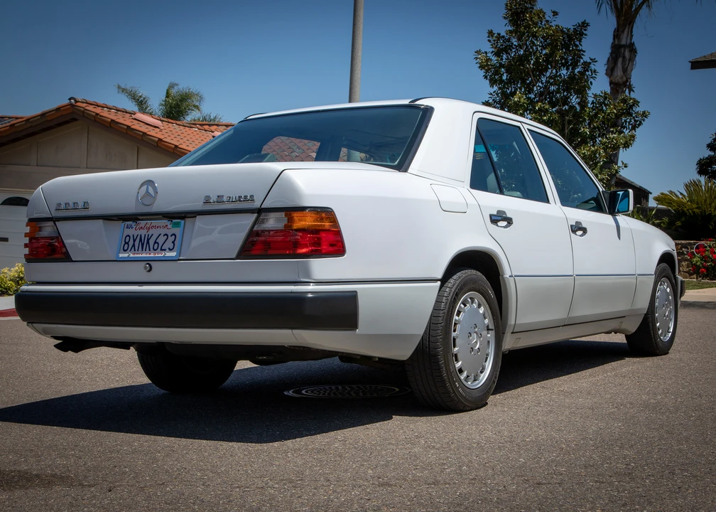 1992 Mercedes-Benz W124 E-Class - Image 9 of 31
