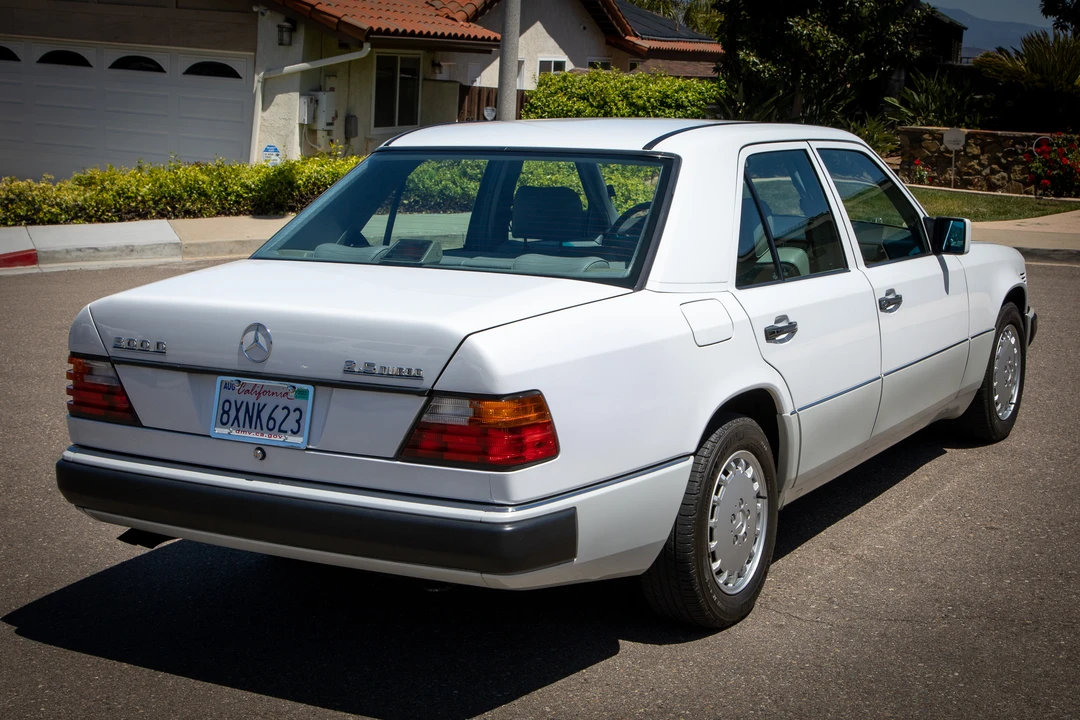 1992 Mercedes-Benz W124 E-Class - Image 10 of 31