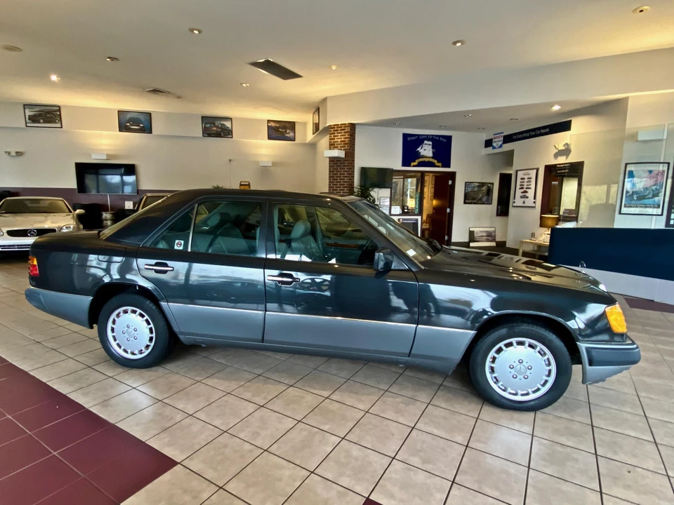 1992 Mercedes-Benz W124 E-Class - Image 8 of 31