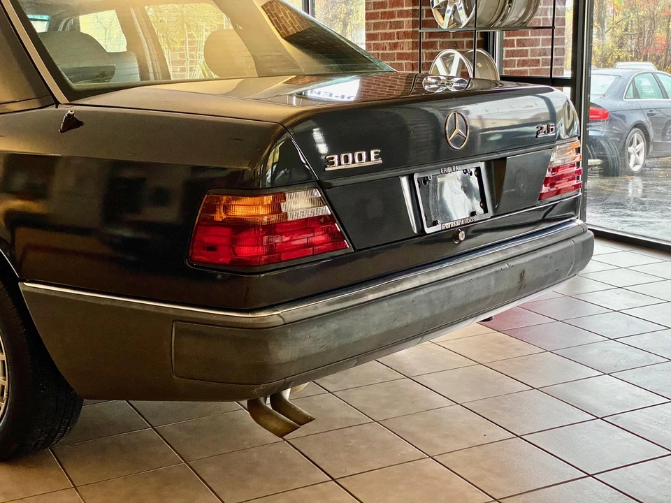 1992 Mercedes-Benz W124 E-Class - Image 16 of 31