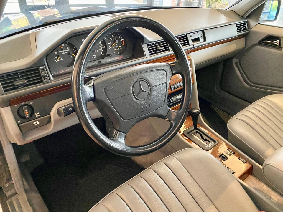 1992 Mercedes-Benz W124 E-Class - Image 29 of 31