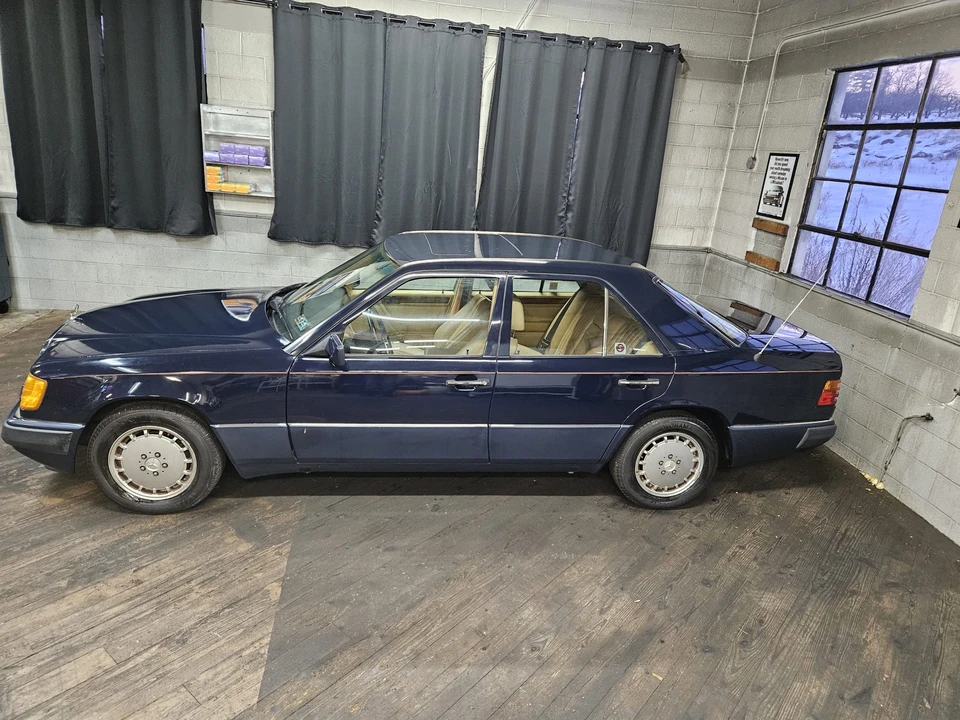 1992 Mercedes-Benz W124 E-Class - Image 2 of 31