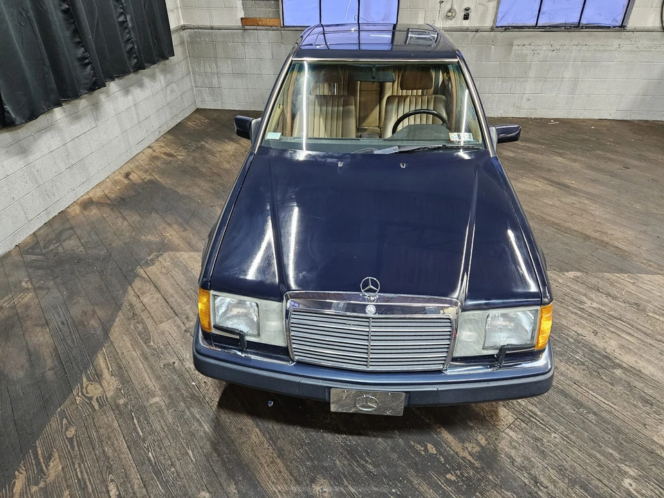 1992 Mercedes-Benz W124 E-Class - Image 9 of 31