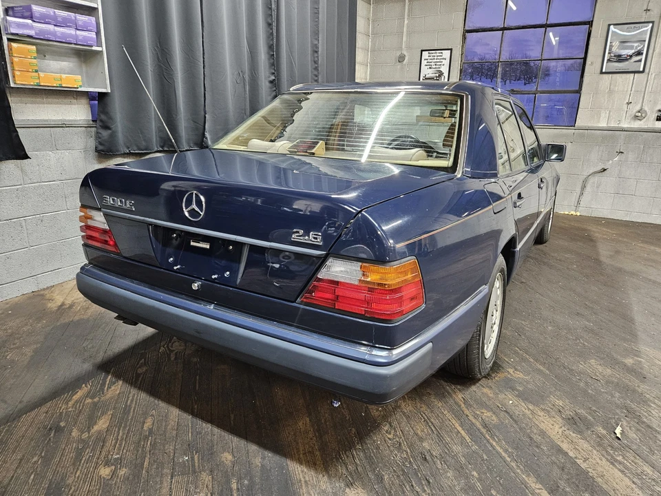 1992 Mercedes-Benz W124 E-Class - Image 17 of 31