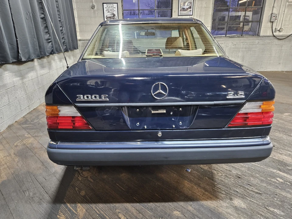 1992 Mercedes-Benz W124 E-Class - Image 19 of 31