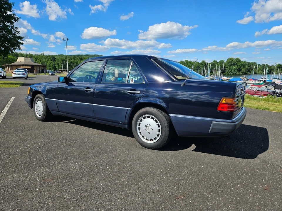 1992 Mercedes-Benz W124 E-Class - Image 26 of 31
