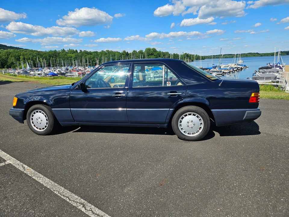 1992 Mercedes-Benz W124 E-Class - Image 25 of 31