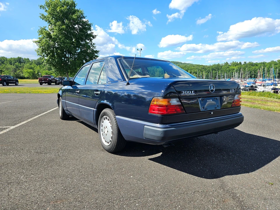 1992 Mercedes-Benz W124 E-Class - Image 30 of 31