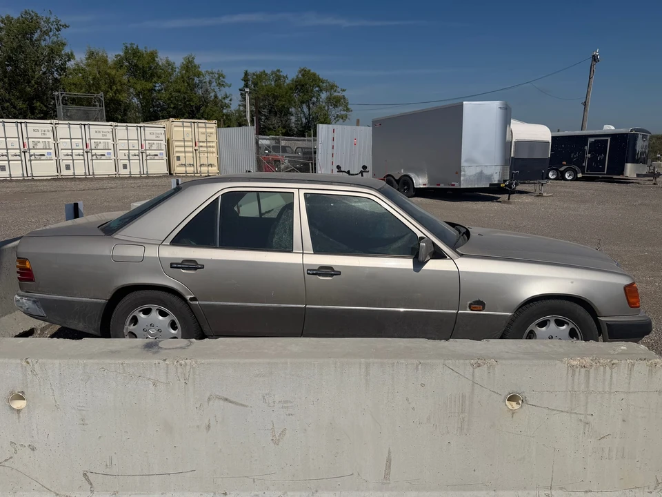 1992 Mercedes-Benz W124 E-Class - Image 9 of 31