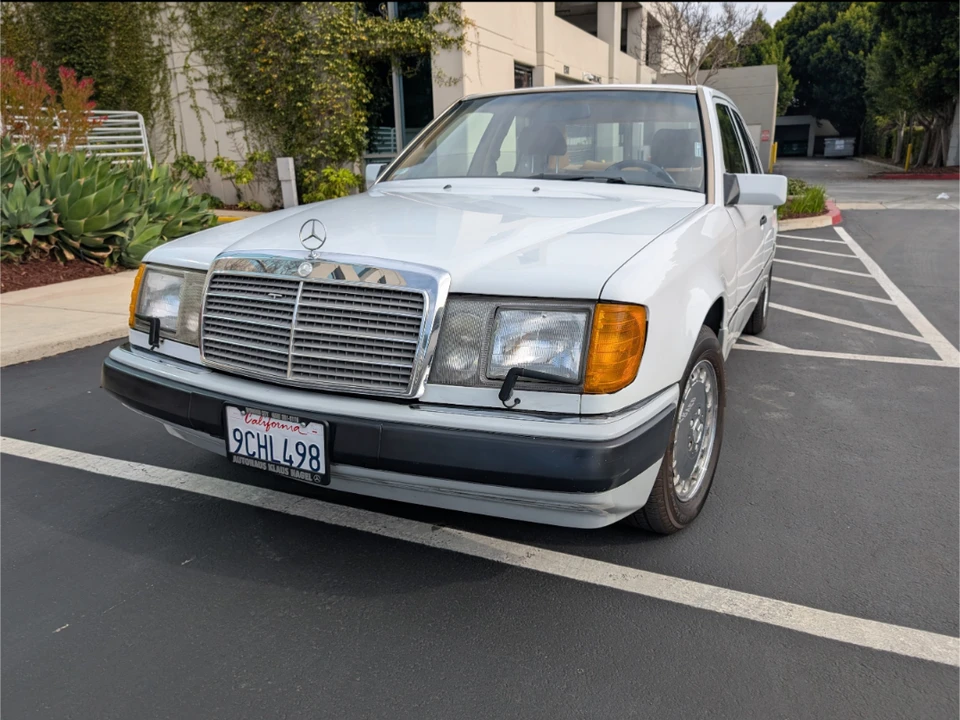1992 Mercedes-Benz W124 E-Class - Image 2 of 31