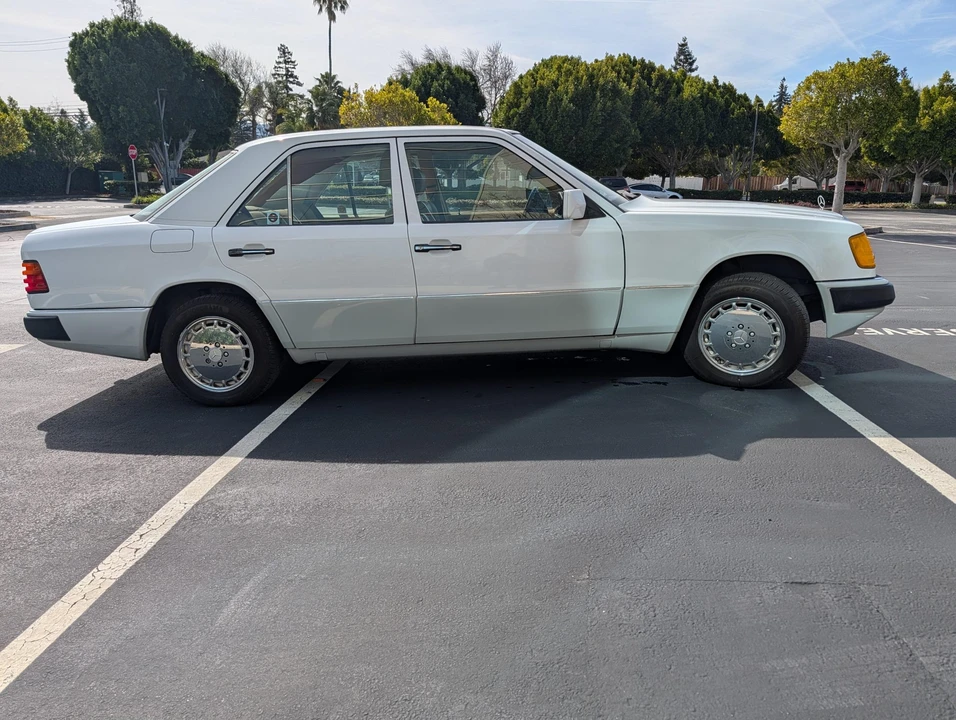 1992 Mercedes-Benz W124 E-Class - Image 7 of 31