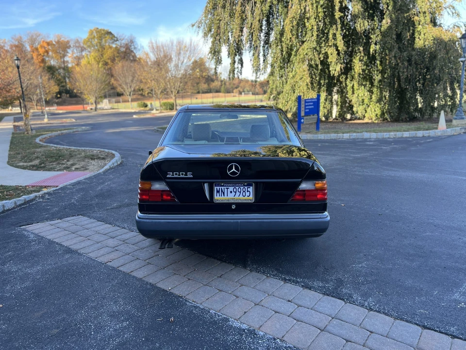 1992 Mercedes-Benz W124 E-Class - Image 20 of 31