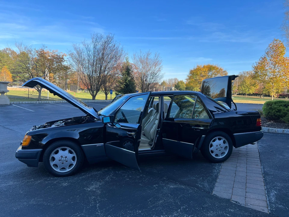 1992 Mercedes-Benz W124 E-Class - Image 13 of 31