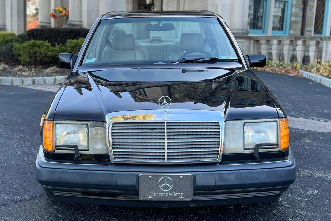 1992 Mercedes-Benz W124 E-Class - Image 2 of 31