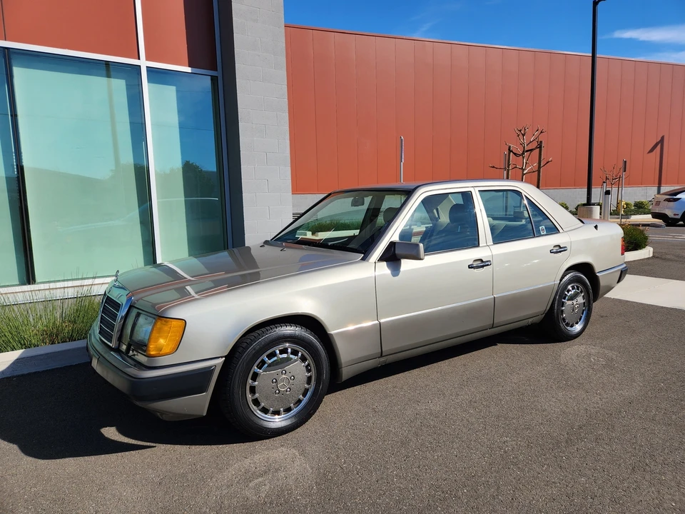 1992 Mercedes-Benz W124 E-Class - Image 2 of 31