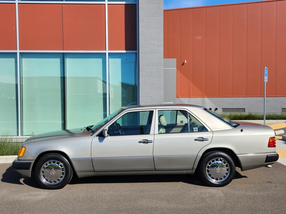 1992 Mercedes-Benz W124 E-Class - Image 27 of 31