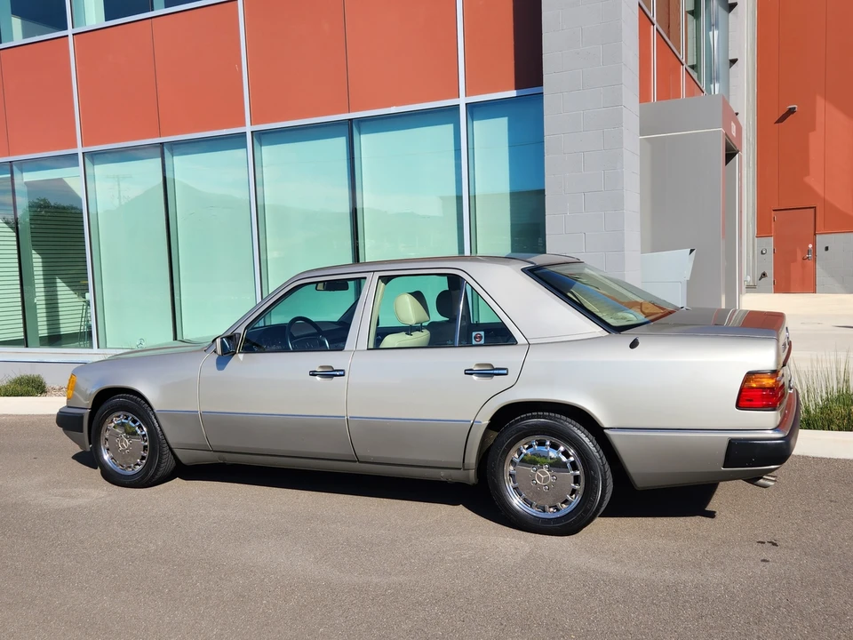 1992 Mercedes-Benz W124 E-Class - Image 26 of 31