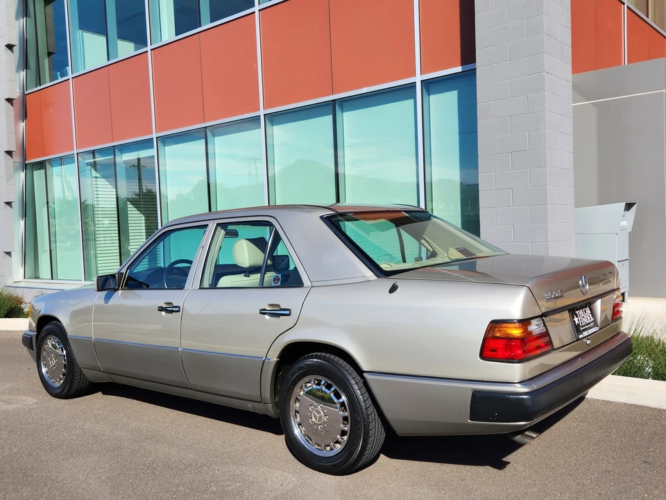 1992 Mercedes-Benz W124 E-Class - Image 25 of 31