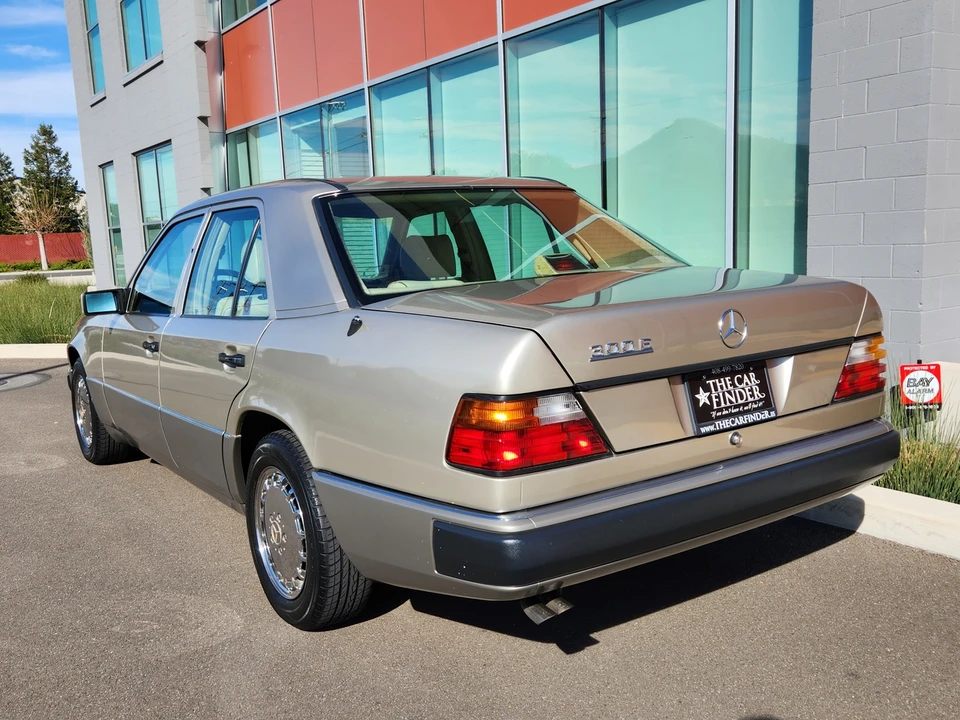 1992 Mercedes-Benz W124 E-Class - Image 22 of 31