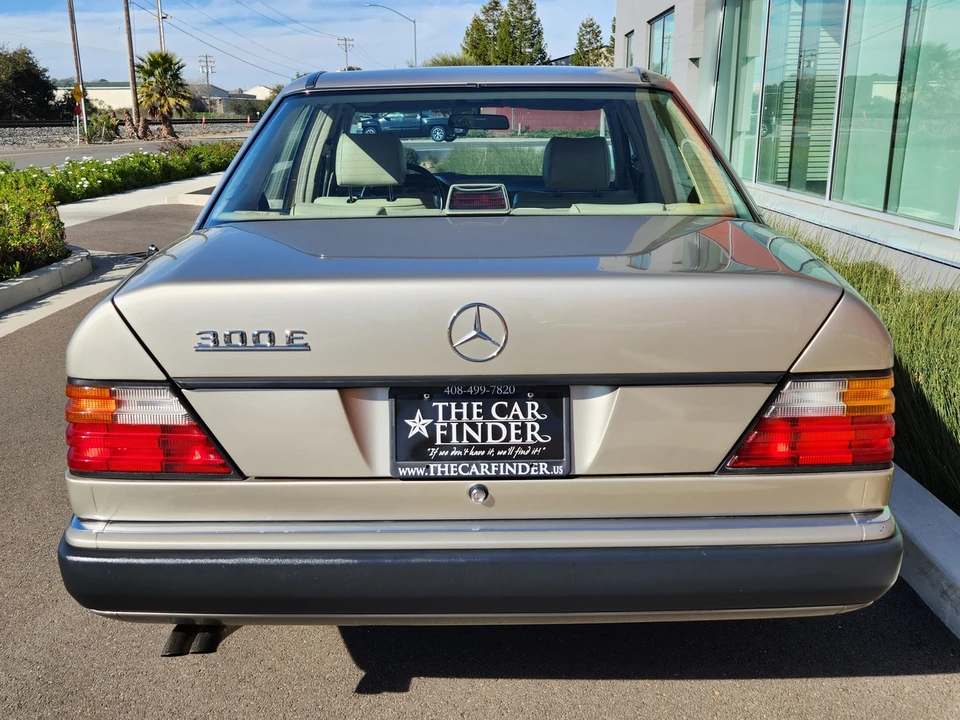 1992 Mercedes-Benz W124 E-Class - Image 20 of 31