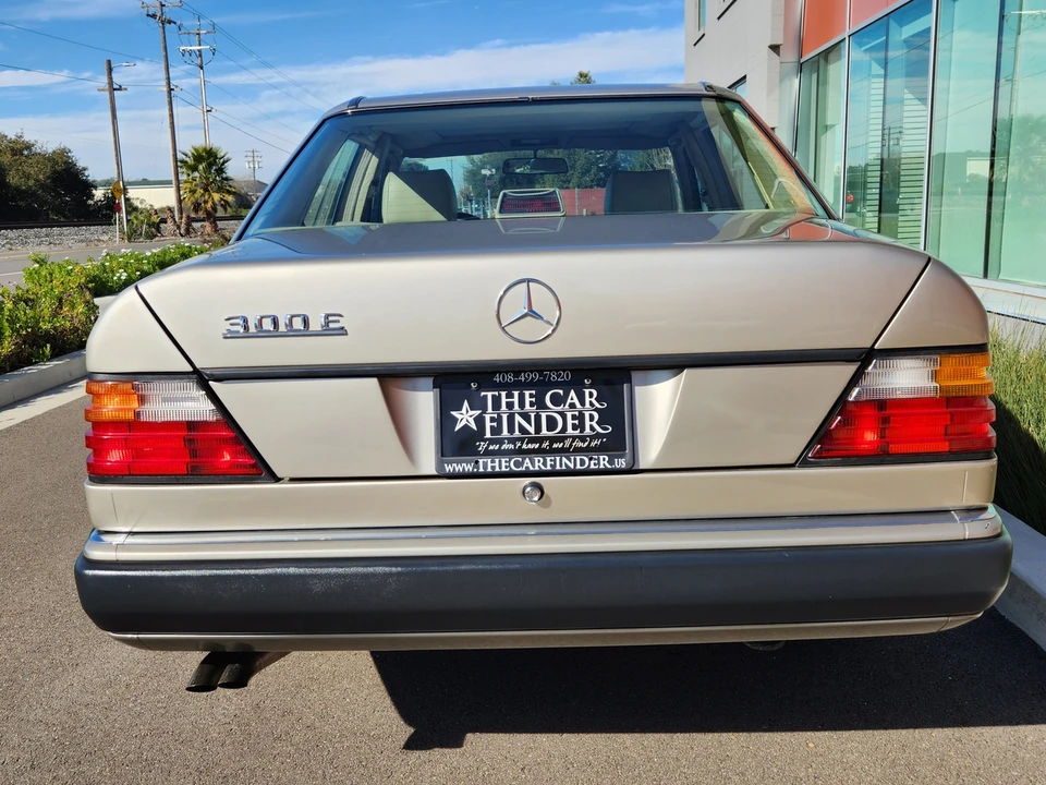 1992 Mercedes-Benz W124 E-Class - Image 19 of 31