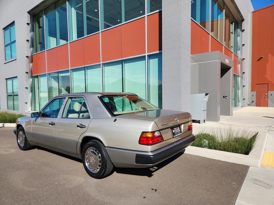 1992 Mercedes-Benz W124 E-Class - Image 23 of 31