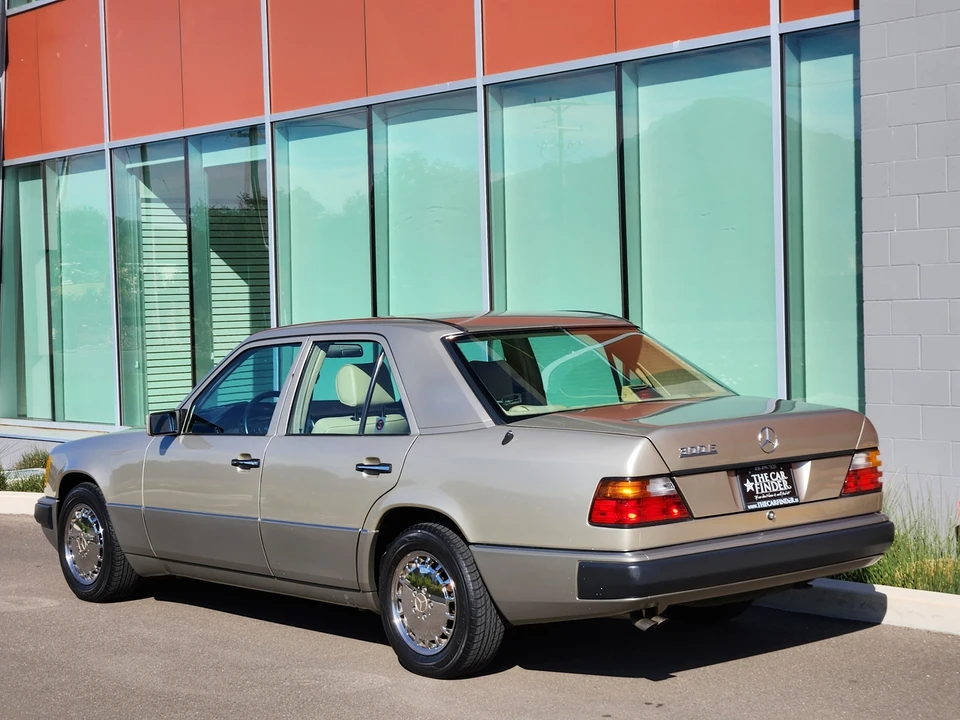 1992 Mercedes-Benz W124 E-Class - Image 24 of 31