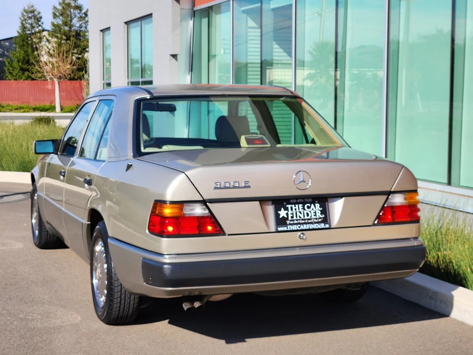 1992 Mercedes-Benz W124 E-Class - Image 21 of 31