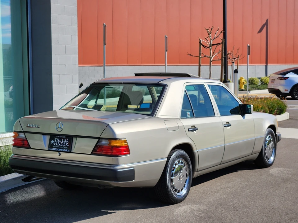 1992 Mercedes-Benz W124 E-Class - Image 17 of 31