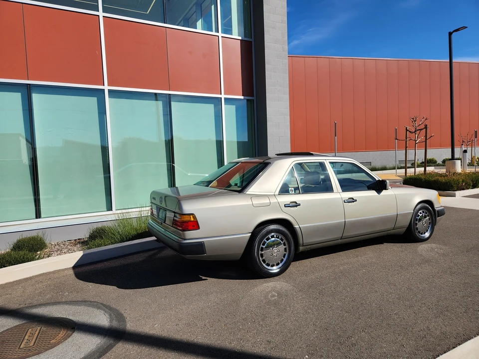 1992 Mercedes-Benz W124 E-Class - Image 15 of 31
