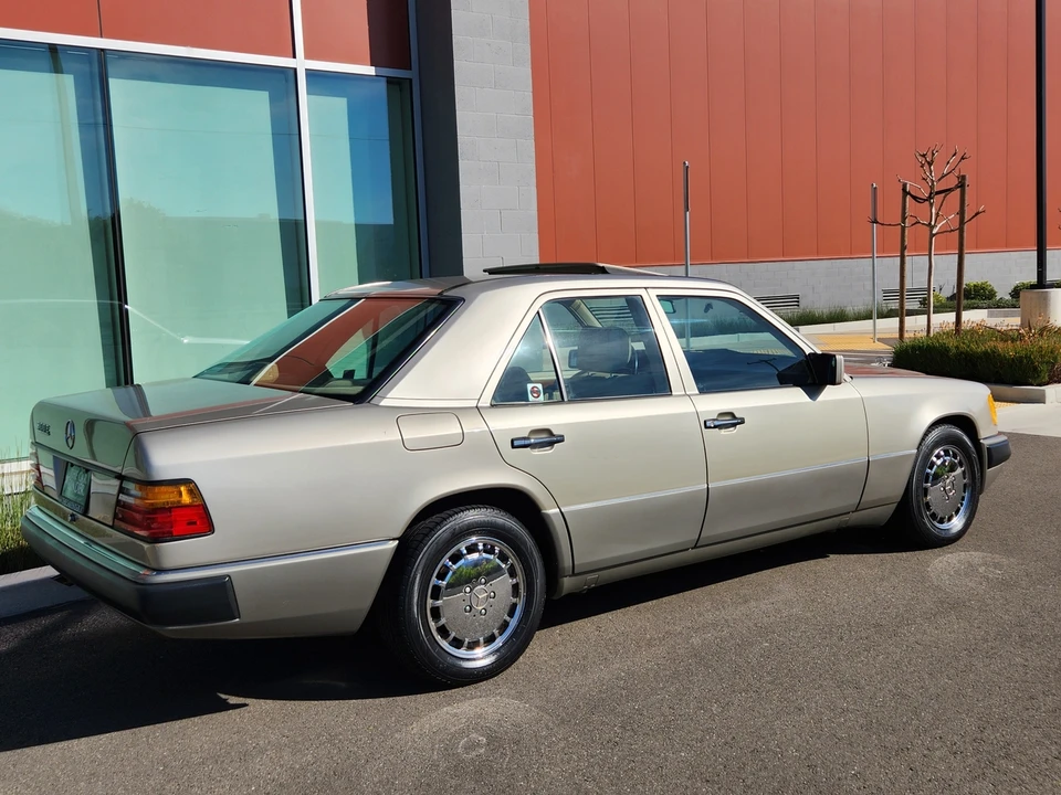 1992 Mercedes-Benz W124 E-Class - Image 16 of 31