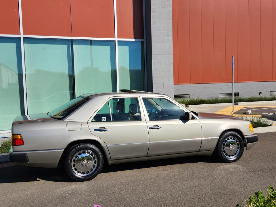 1992 Mercedes-Benz W124 E-Class - Image 14 of 31