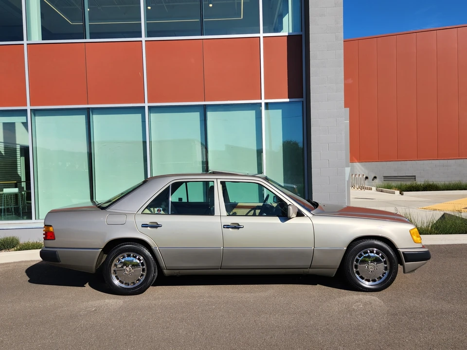 1992 Mercedes-Benz W124 E-Class - Image 13 of 31