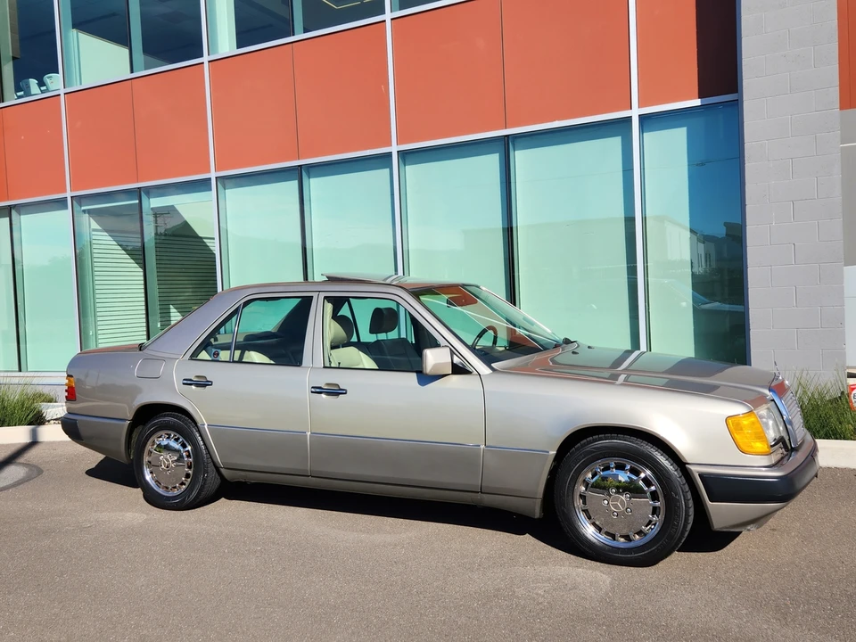 1992 Mercedes-Benz W124 E-Class - Image 12 of 31