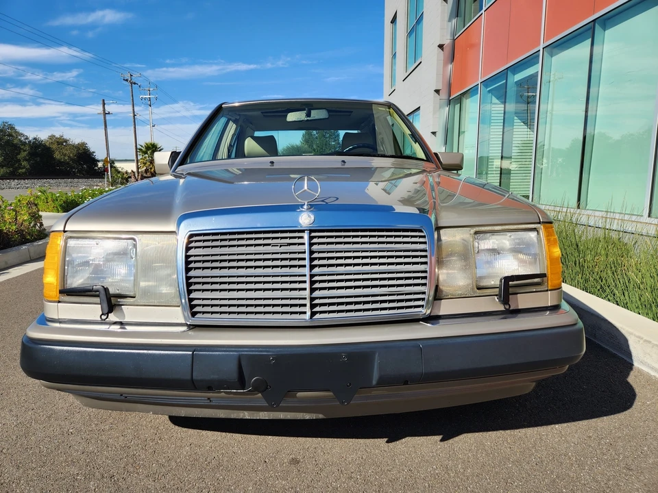 1992 Mercedes-Benz W124 E-Class - Image 10 of 31