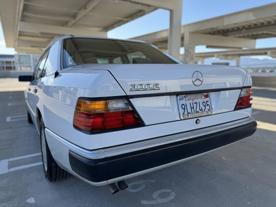 1992 Mercedes-Benz W124 E-Class - Image 30 of 31