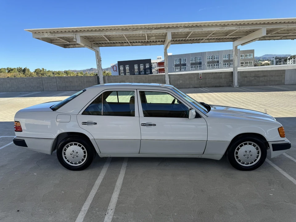 1992 Mercedes-Benz W124 E-Class - Image 19 of 31