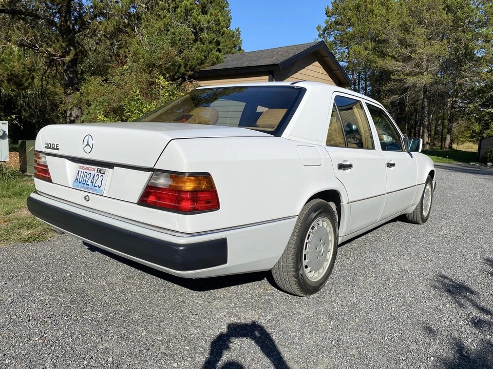 1992 Mercedes-Benz W124 E-Class - Image 6 of 31