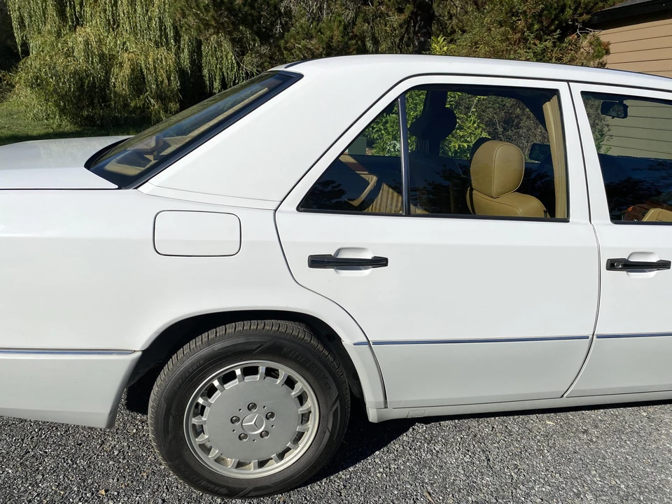 1992 Mercedes-Benz W124 E-Class - Image 14 of 31