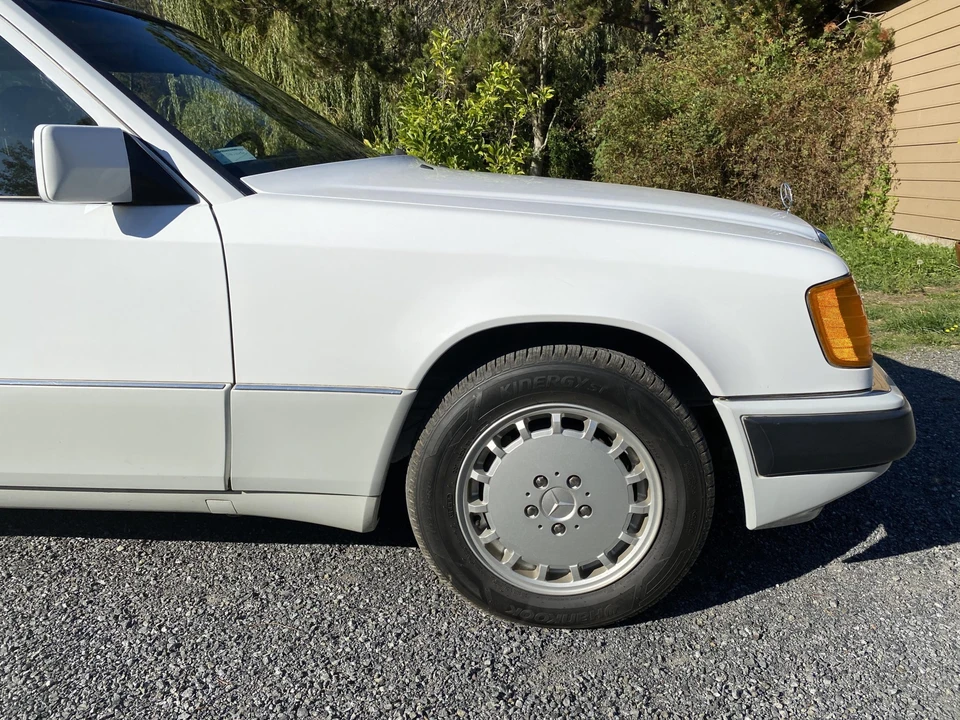 1992 Mercedes-Benz W124 E-Class - Image 12 of 31