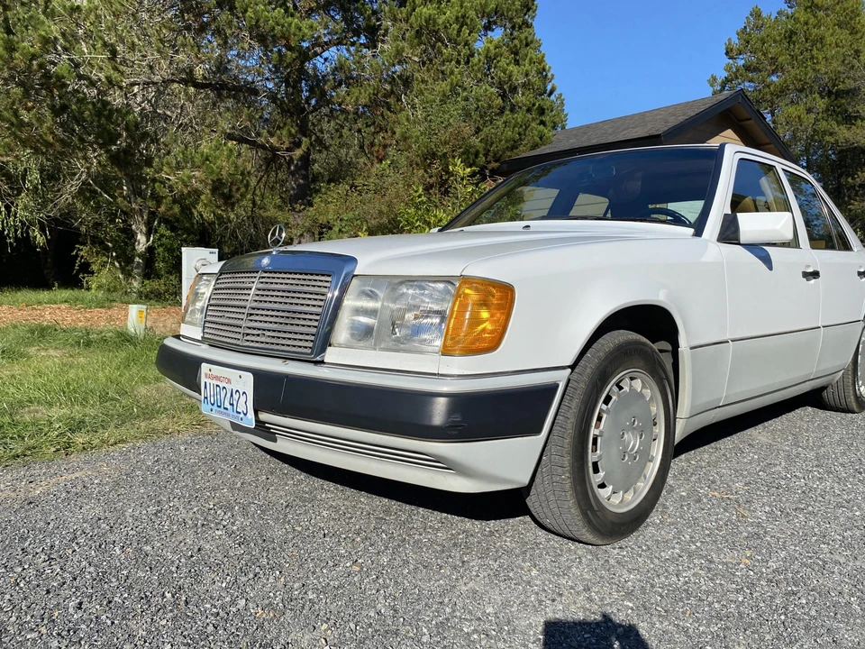 1992 Mercedes-Benz W124 E-Class - Image 2 of 31