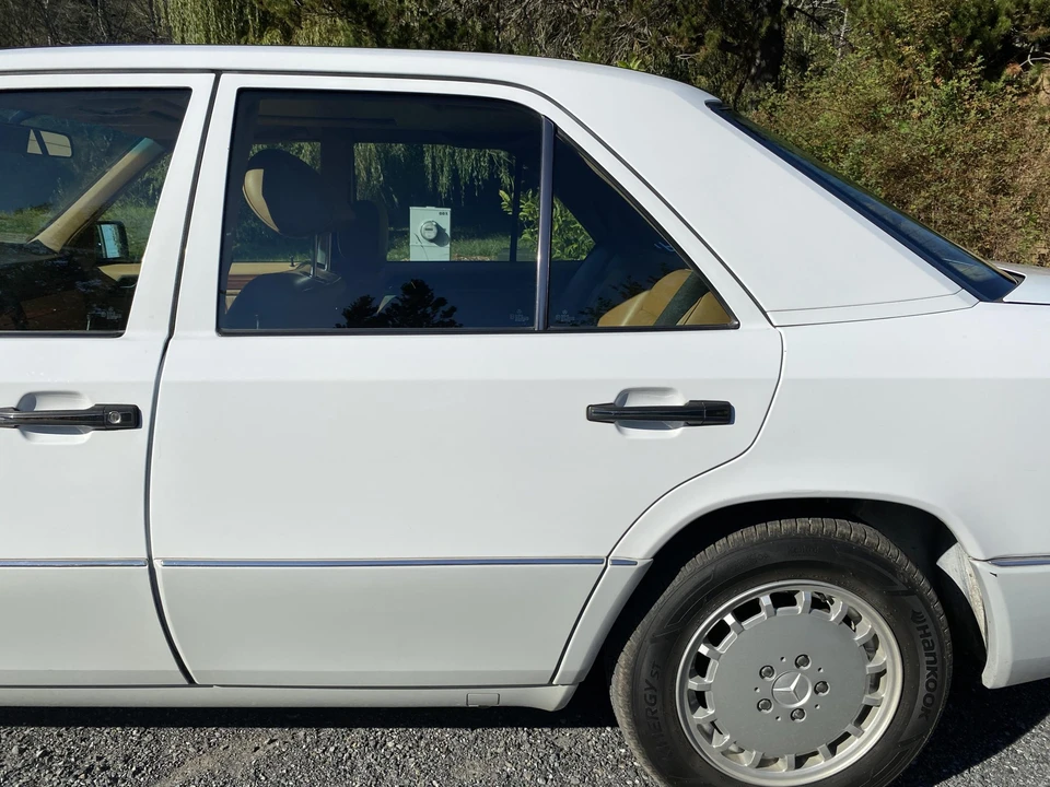 1992 Mercedes-Benz W124 E-Class - Image 18 of 31