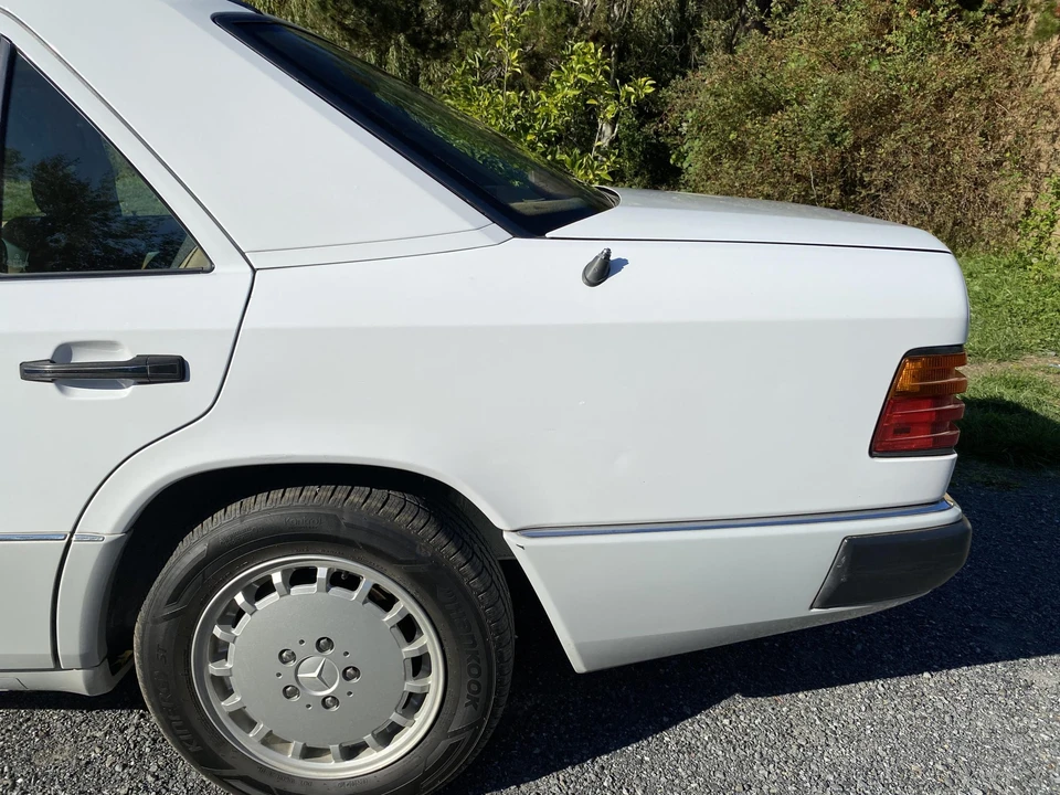 1992 Mercedes-Benz W124 E-Class - Image 16 of 31