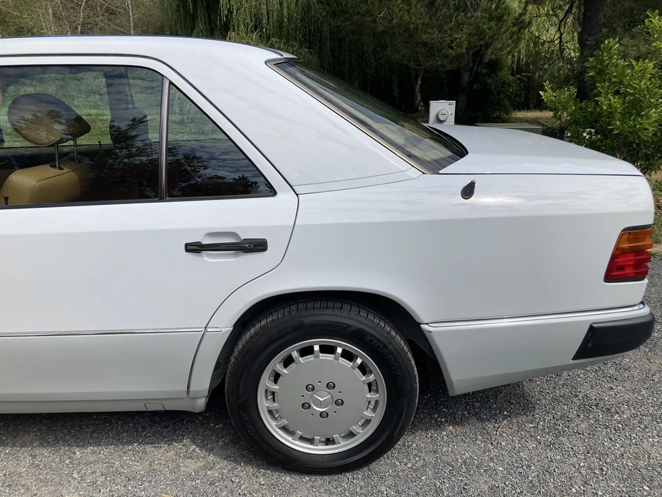 1992 Mercedes-Benz W124 E-Class - Image 17 of 31