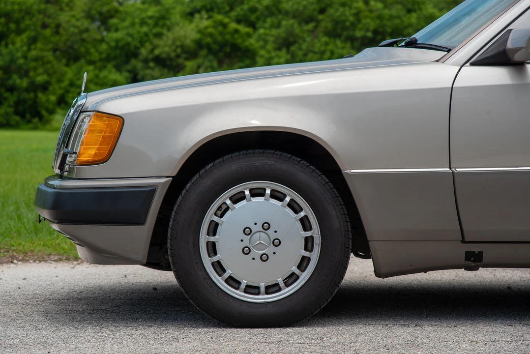 1992 Mercedes-Benz W124 E-Class - Image 20 of 31